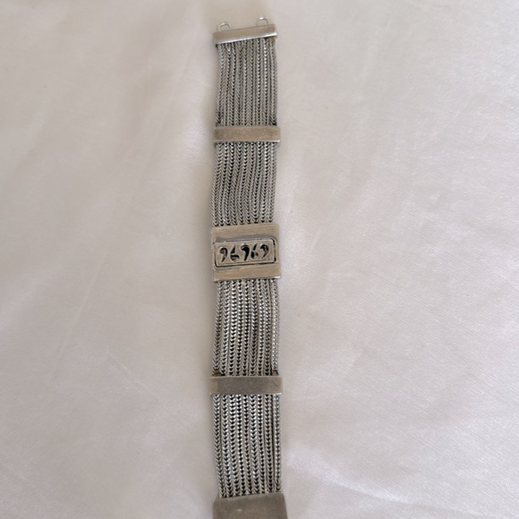 Vintage-Inspired Silver 8 Strand Mesh Bracelet Black Stone Accents Magnetic - Picture 7 of 10